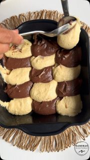 Marmorkuchen
Luftig, lockerer Marmorkuchen – wer mag ihn auch so gerne? Dieses Mal in viereckig (es geht natürlich auch in Rund in einer Springform)
Ich habe ihn mit Puderzucker bestreut – eine Schoko Ganache ist aber auch eine gute Wahl (mache ich beim nächsten Mal wieder).
 
🛒 Zutaten für die quadratische Brilliance Form (ca. 25 × 22 × 5 cm):
 
🥄 200 g Butter, weich
🥄 150 g Zucker
🥄 2 TL Vanilleextrakt
🥄 4 Eier
🥄 150 g Milch
🥄 280 g Mehl
🥄 10 g Backpulver
🥄 2 Back Natron
 
 
🛒Für den dunklen Teig🍫
🥄 25 g Backkakao
🥄 30 g Milch (3-4 EL)
 
 
Die komplette Anleitung gibt es auf meiner Homepage (Link in der Bio) oder kommentiere mit Rezept, dann schicke ich sie dir (kein Bot! Darum etwas Zeit Zeitverzug und nicht in Sekunden da - ich betreue hier noch persönlich 😊)
Die Backform kannst du bei mir shoppen- schreib mir gerne oder schau in meinem Onlineshop!

Viel Spaß beim Nachbacken 😁

#marmorkuchen #brilliance #kuchen #einfacherezepte #foodie