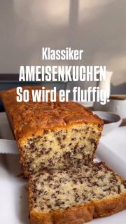 *Werbung durch Markierung
Ein weiterer Klassiker ist der Ameisenkuchen. Egal ob auf dem Blech oder in der Kastenform. Allseits beliebt bei Alt und Jung.
Doch wie bekommt man ihn schön fluffig? Allgemein Rührkuchen? Das Geheimnis liegt in der Dauer!
Wenn man Zutaten schön luftig aufschlägt, wie hier die Eier mit dem Zucker, dann muss man das durchaus etwas länger machen – lieber etwas länger, als zu kurz.
Ich habe hier 10 min auf höchster Stufe mit dem Handmixer von @wilfa_de geschlagen.
Alle anderen Zutaten werden dann nur noch vorsichtig und so kurz wie möglich untergezogen. Man will die Luft schließlich nicht wieder rausrühren.
Für die Brilliance-Kastenform habe ich folgende Zutaten verwendet (Backofen auf 180 Grad Ober-Unterhitze vorheizen):
 
200 g Zucker
4 Eier Gr. M (oder ich 5 Eier S)
-> schaumig schlagen
180 g neutrales Öl
120 g Milch
-> dazu gießen
300 g Weizenmehl Typ 405 od. 550 mit
1 Pk. Backpulver mischen
-> nach und nach vorsichtig unter die Creme rühren
180 g Schokostreusel
-> unterheben
 
In die ganz leicht gefettete Brilliance-Kastenform geben
Ca. 60 min backen
Da jeder Ofen anders backt, schau doch mal zwischendurch nach der Bräune.
Falls er zu dunkel werden könnte, einfach mit Backpapier abdecken.
Mach die Stäbchenprobe, um zu testen, ob er durch ist.
Dann rausnehmen – 10 min warten und dann vorsichtig auf ein Gitter stürzen.
Abkühlen lassen.
Wer mag kann das Ganze noch mit Schoki überziehen – habe ich hier aber nicht gemacht – ist auch so lecker!

#ameisenkuchen #rührkuchen #einfacherezepte #easyrecipes #soulfood #backen #easy #foodie #kuchenmachtglücklich