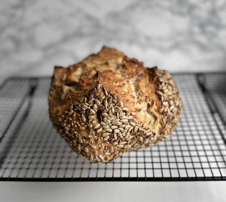 Sonnenblumenkernbrot mit Joghurt