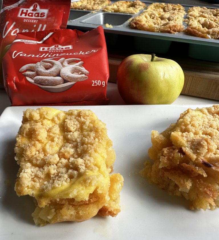 Apfelkuchen mit Vanillepudding und Streusel