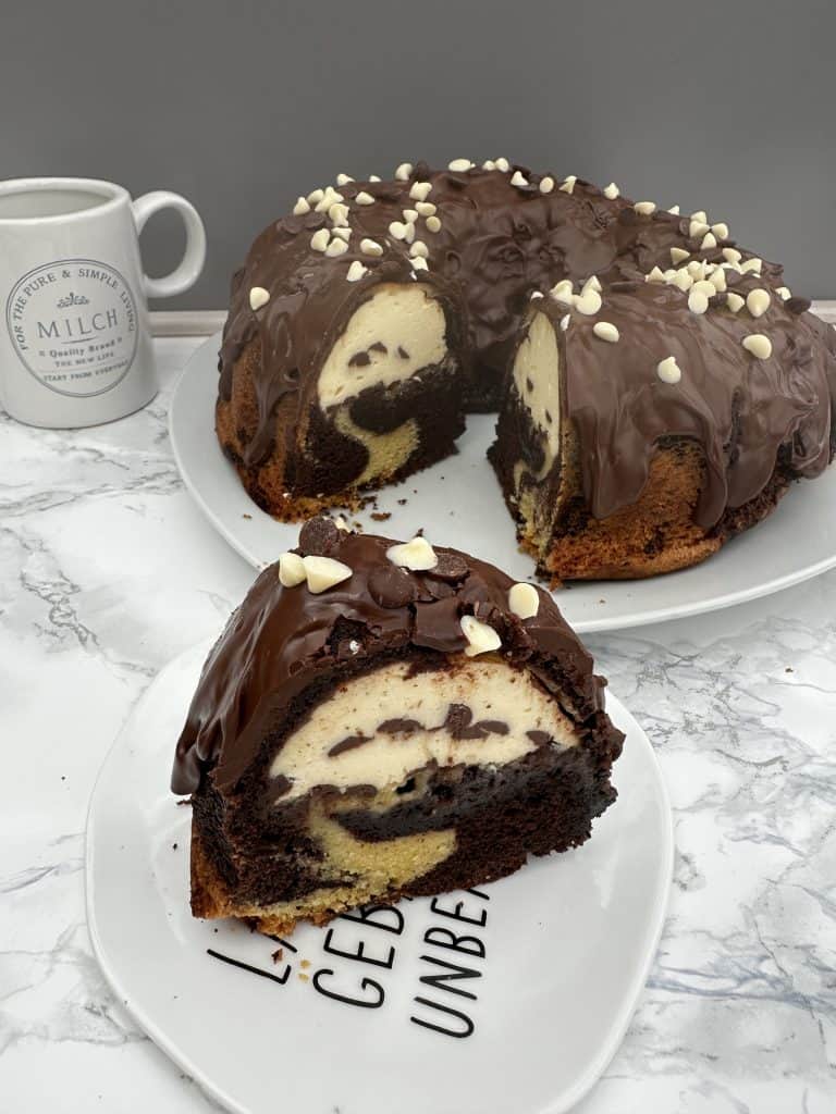Marmorkuchen mit Cheesecakefüllung