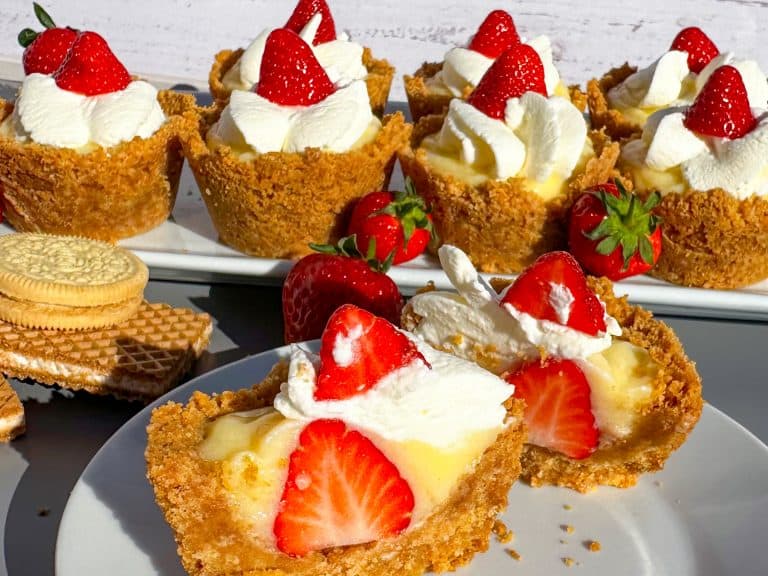 Erdbeertörtchen mit Vanillecreme