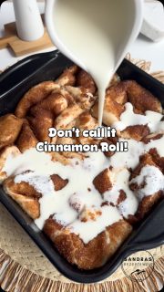 Zimt-Foccacia-Balls
Wie wäre eine Zimtschnecke mal als Ball und dann eingedrückt, wie eine Foccacia?
Hab es ausprobiert und diese kleinen Balls waren der Oberhammer! Warum also die Arbeit der Schnecke investieren. So ist viel einfacher. Darum unbedingt speichern & ausprobieren!
 
Zutaten 9 Stück in einer 22x22x6 cm Form (Quadratische Brilliance Antihaft-Backform mit Deckel von Pampered Chef®)
🥣Hefeteig:
🥄375 g Mehl
🥄250 g Wasser
🥄10 g Dattelsirup (od. Honig od. Zucker)
🥄10 g frische Hefe
🥄5 g Salz
🥄20 g neutrales Öl
➡️zu einem Teig kneten
➡️gehen lassen
➡️9 Stücke teilen & rundwirken
 
🥣Zum Dippen:
🥄50 g flüssige Butter
🥄100 g brauner Zucker
➡️jede Kugel in Butter und dann in Zucker dippen
➡️ab in die gefettete Form damit
➡️gehen lassen, bis sie richtig gut aufgegangen sind
➡️mit den Fingern vorsichtig eindrücken
 
🥣Zum Begießen:
🥄100 ml Sahne (ich Cremafine zum Kochen 7% - geht super damit)
➡️die Zimtballen damit begießen und ggf. restlichen braunen Zucker oben drüber streuen
 
🥣Optional nach dem Backen:
Etwas 🥄Puderzucker mit minimal 🥄Milch verrühren und über den gebackenen Zimt-Balls verteilen
 
Backen:
🔥190 Grad O/U-Hitze
⏰ca. 35-40 min backen
➡️ggf. abdecken mit Backpapier nach 20 min (das habe ich versäumt, darum waren sie etwas dunkler bei mir)
 
Für die genaue Anleitung kommentiere mit ZIMT, dann schicke ich dir die komplette Anleitung.

Nun viel Spaß beim Ausprobieren!
P.S. Die Brilliance Form bekommst du in meinem Onlineshop oder du schreibst mir!

#cinnamons #rolls #zimtschnecken #einfacherezepte #foodie