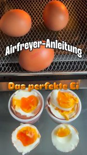 Eier aus dem Deluxe Air Freyer
‼️Aktuell im Angebot bis31.3.26 - du kannst 45€ sparen ‼️
😈Fehlerteufel im Reel beim Sprechen 😈
Ich rede von Watt meine aber Grad 🙈
Hast du schon mal probiert Eier 🥚 im Air Freyer zuzubereiten? Ich hatte vor dem 1. Mal Bedenken 🤔, ob sie vielleicht platzen und ich dann die Ferkelei in meinem Air Freyer habe. Aber es funktioniert wunderbar 🤩  ohne Anpieksen. Man braucht auch keinen Topf anschließend spülen 🧼 .
Die Definition von weich, wachsweich oder hart legt jeder etwas anders aus.
Für mich ist
▶ weich, wenn das Weiße fest ist & das Gelb noch komplett flüssig;
▶ bei wachsweich ist gelb zum Teil schon fest und nur ein bisschen ist noch sehr weich;
▶ bei fest darf nichts mehr laufen (mein persönlicher Favorit).
 
Letzten Endes musst du es einfach selber probieren und deine Einstellung finden – jeder Air Freyer ist da bestimmt auch etwas anders (wie beim Backofen).
 
Mein Deluxe Air Freyer braucht folgende Einstellungen bei Eiern Größe M aus dem Kühlschrank 🥶:
🔥 Einstellung Air Frey (200°)
⏰ Zeit:
▶ Weich – 8 min
▶ Wachsweich – 10 min
▶ Hart – 12 min
 
Kommt dein Ei nicht aus dem Kühlschrank hat sich folgendes bewährt:
🔥 Einstellung: Custom 170°
⏰ Zeit:
▶ Weich – 8 min
▶ Wachsweich – 10 min
▶ Hart – 12 min
 
Viel Spaß beim Ausprobieren
Wenn du mehr Infos zu meinem Deluxe Air Freyer Modell möchtest (der kann 3 in 1: Airfreyer, Backofen & Drehgrill), dann schreibe mir einfach eine Nachricht. 📨
oder
👓 schaue in meinem Onlineshop nach – Link dazu in der BIO

#airfreyer #heißluftfritteuse #eierausdemairfreyer #einfacherezepte #easyrecipes