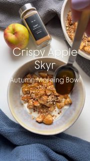 Ein schnelles, leckeres, gesundes Frühstück mit Proteinen?
Dann bist du hier richtig.
Nur wenige Zutaten:
Apfel
Haferflocken zart
Zimt
Skyr
Honig

Nimm von allem so viel, wie du magst 😉 
Na? Bist du dabei?
Was ist dein liebstes Frühstück?

#highprotein #breakfast #bowl #crispyapple #frühstück #einfacherezepte #easyrecipes #soulfood #foodies