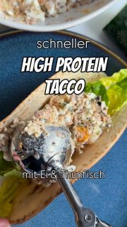 Schnell fertig, leicht & viele Proteine = 3 Wünsche auf einmal
Mit diesem Tacco (aus einem Protein Wrap selbst gebogen) schafft man das. Dazu Wrap ohne Gett in einer Pfanne von beiden Seiten leicht braun werden lassen und dann biegen und so kalt werden lassen.

🥣Für den Salat - 2 Portionen:
🥄 3 hart gekochte Eier 
🥄 1 Dose Thunfisch (im Saft abgegossen)
🥄 1/2 Feld Gurke
🥄 3 EL Körniger Frischkäse (fettarm)
🥄 Gewürze (Dill, Kräuter, Salz, Pfeffer, Avocado Topping)

Ich habe noch ein paar Blätter Mini-Romana unten in den Tacco gelegt.
Eine Portion hat echt gut satt gemacht!

#einfacherezepte #leichtesessen #highprotein #schnellerezepte
