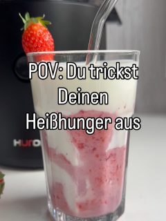 Anzeige | Family-Sale des Jahres bei Hurom
Vom 30.04.- 31.05. bis zu 30% sparen + extra noch weitere 10% EXTRA mit 💚 „SandrasKochblog10“ 💚

Wenn am Nachmittag die Lust auf was Schönes kommt, dann mache ich mir z.B. einen Erdbeersorbet-Kefir-Drink.
Einfach nur gefrorene Erdbeeren in den Slow Juicer geben (dafür brauchst du ein Modell mit dem Eiscremefilter), einschalten und anschließend Kefir zum Sorbet dazu geben.
Erfrischend & lecker!
 
Ich nutze meinen HP320N fast täglich für Saft & Nicecream (weniger Kalorien als Eis, aber nicht weniger lecker!)
und den Trester nutze ich für Muffins, Kuchen, Brot, Wraps, Müslie -> No Waste!

Der Saft (& Trester) sorgt durch seine Vitamine, Ballastoffe & Antioxidantien für
🌿 eine strahlende Haut (gesunder Glow, regt Kollagenproduktion an)
🌿 für eine grundsätzlich gesunden Ernährung
🌿 eine gute Verdauung

Nutze also diese Aktion, wenn du schon immer mal an einen Slow Juicer gedacht hast!
Du wirst ihn nicht mehr missen wollen!

Folge mir gerne für Trester-Ideen und Saft-Kreationen oder einfach für easy Rezeptideen.

#hurom #slowjuicer #nicecream #eis #rezepte