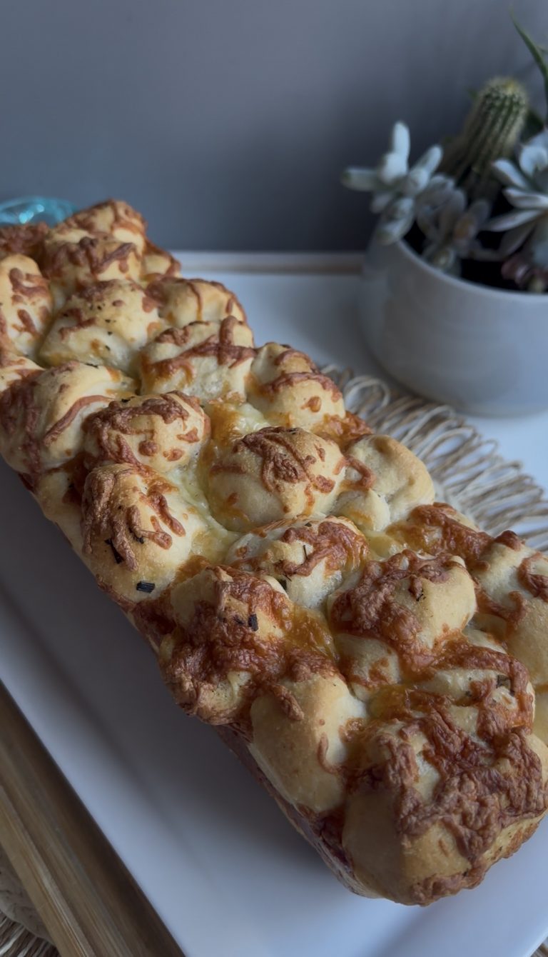 Käse-Kräuter-Zupfbrot