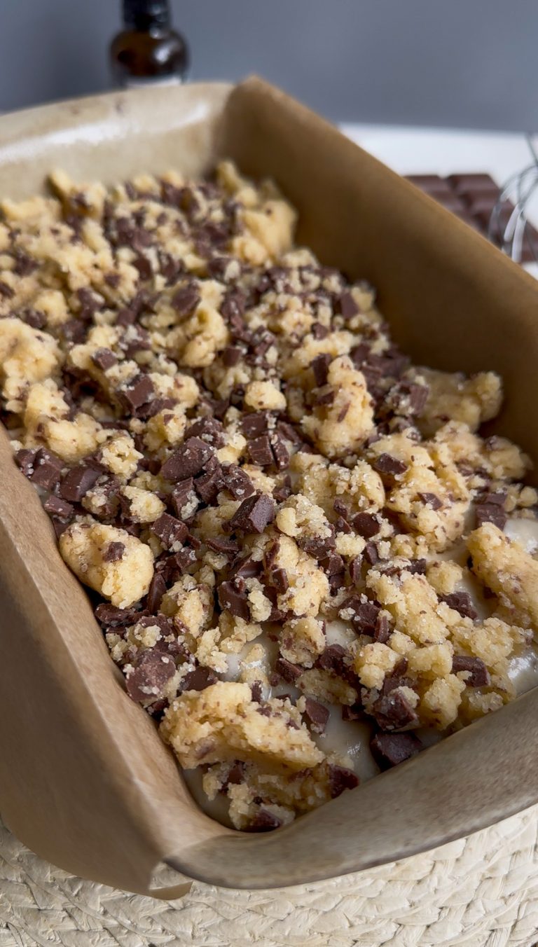Stracciatella Cookie Crumble Cake